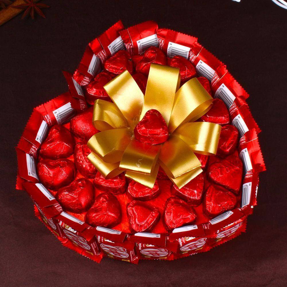 HEART SHAPED KITKAT CHOCOLATES CAKE